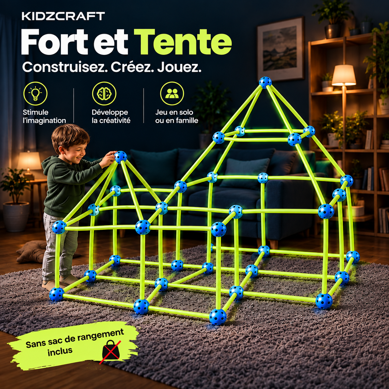 Enfant construisant un grand fort KidzCraft dans un salon, sac de rangement non inclus