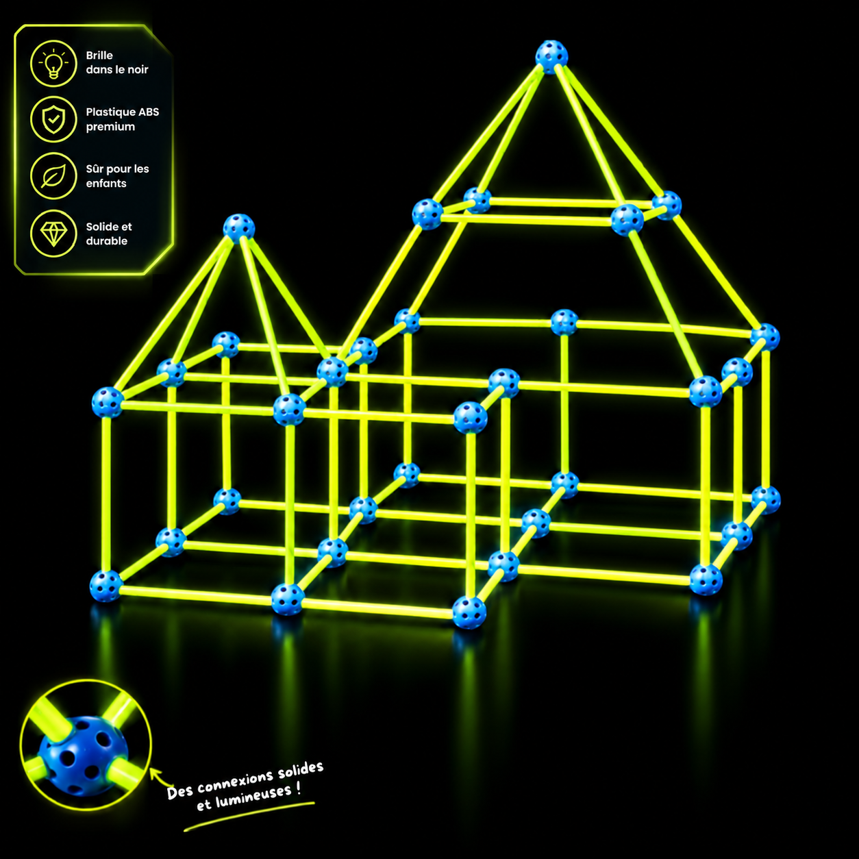 Fort KidzCraft lumineux sur fond noir, avec gros plan sur un connecteur phosphorescent